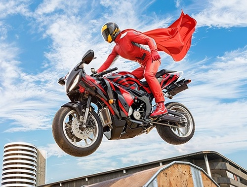 Jeu Real Motorbike Super Hero cascadeur 3D  en ligne